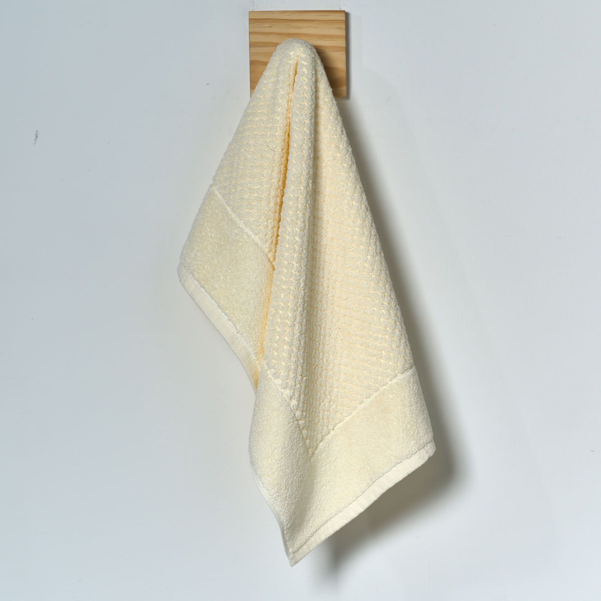 03 06 0033 Piso Seven Hundred Marfim 001